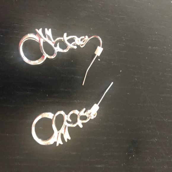 Sweet silver dangles - Picture 1 of 2